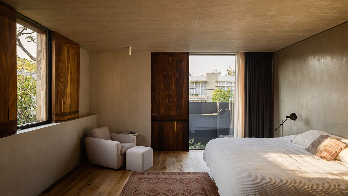 PPAA Arquitectos built compact concrete house with large private terrace in Mexico City