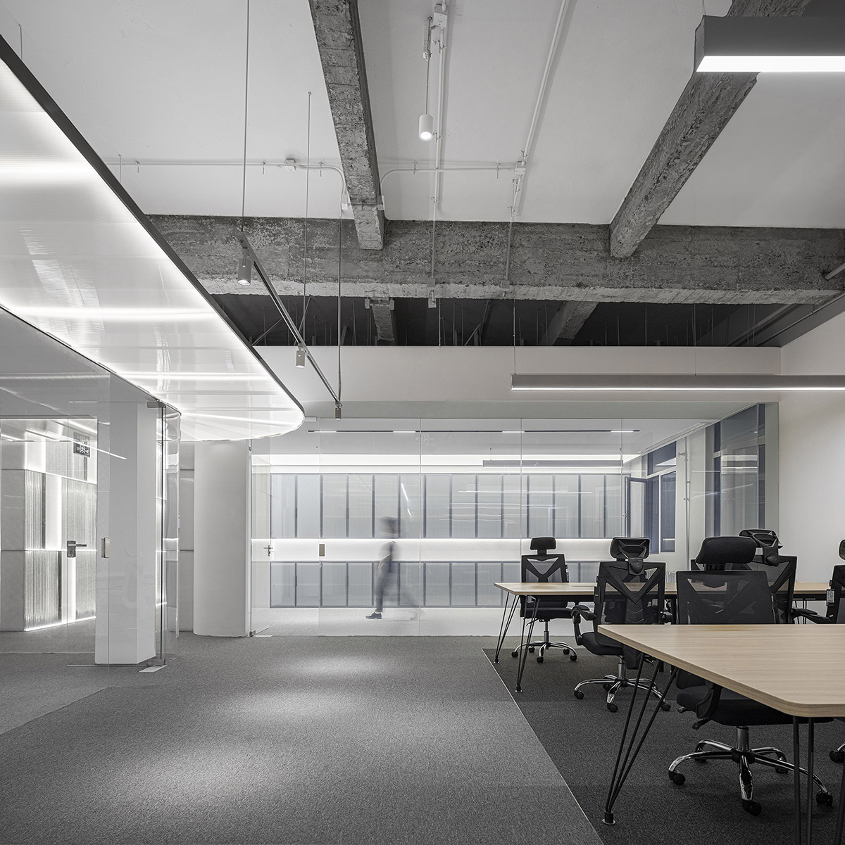 AtelierTree wraps Cyber White Garden Office with white-washed and sharp-cut elements in Beijing