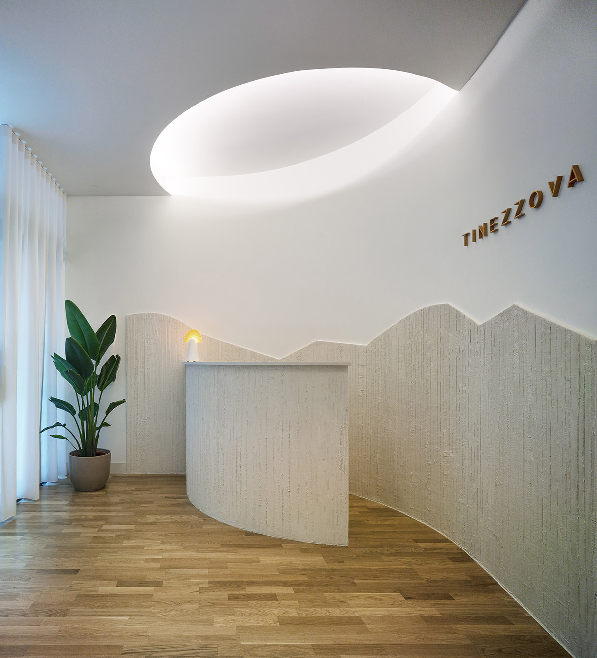 Laura Ortín Arquitectura creates calm and elegant interiors for microblading saloon in Spain