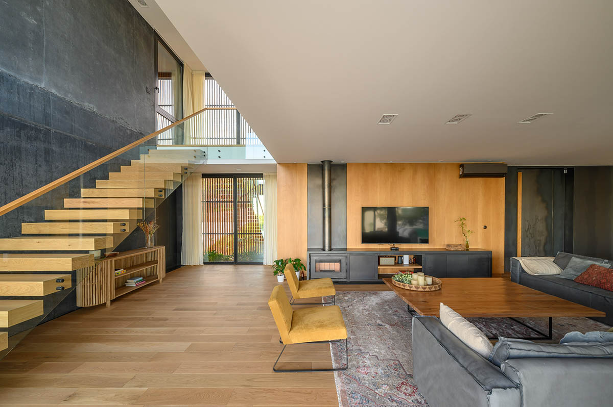 AR Arquitectos completes family home with black concrete and wooden cladding in Argentina 