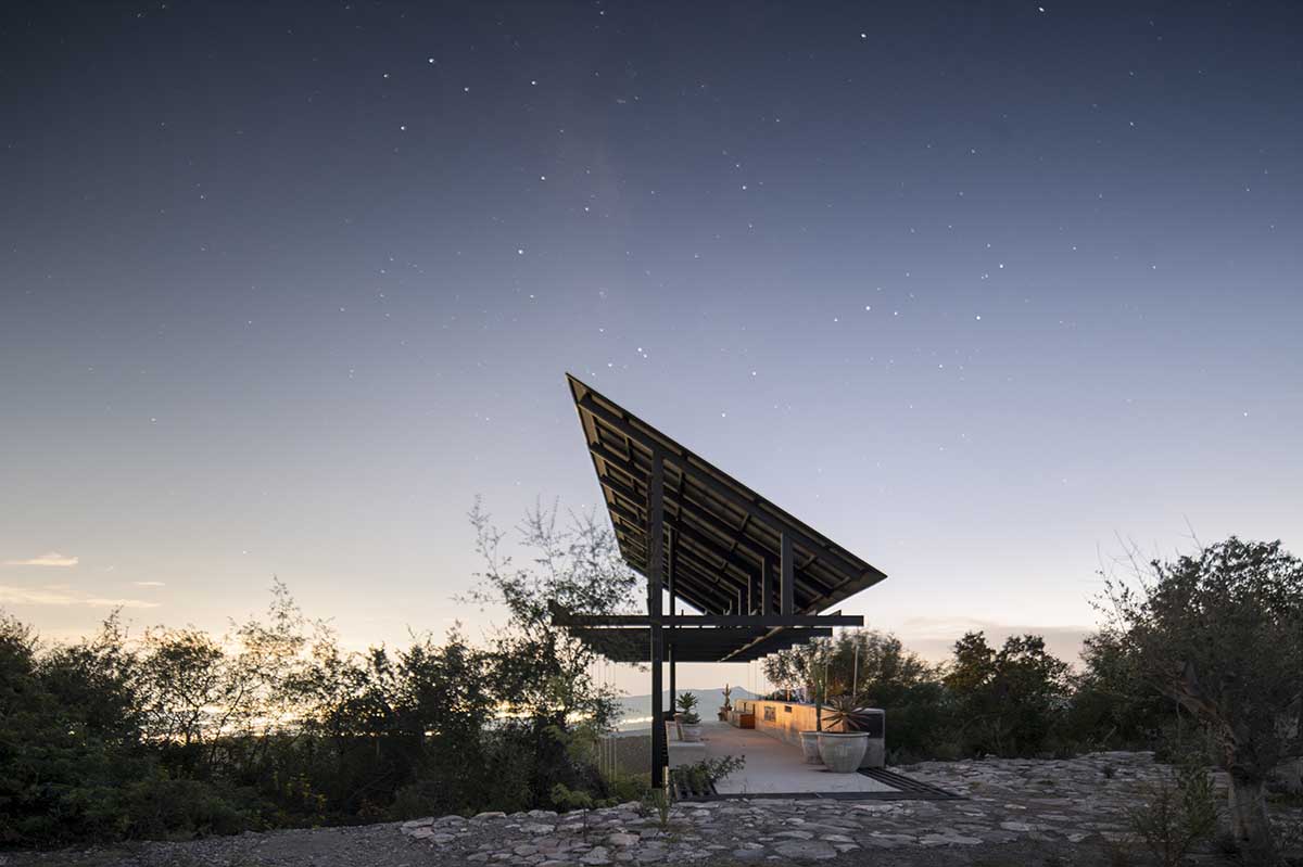 Espina Pavilion embraces structural and visual balance with minimal footprint on Mexican hills 