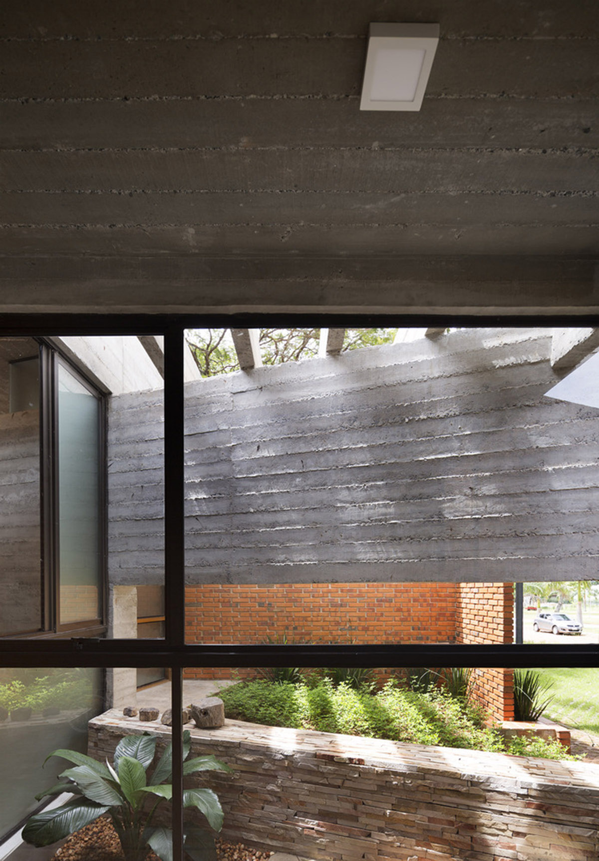 Concrete roof slabs and surfaces freely fly over this brick house in Paraguay by Culata Jovái Group