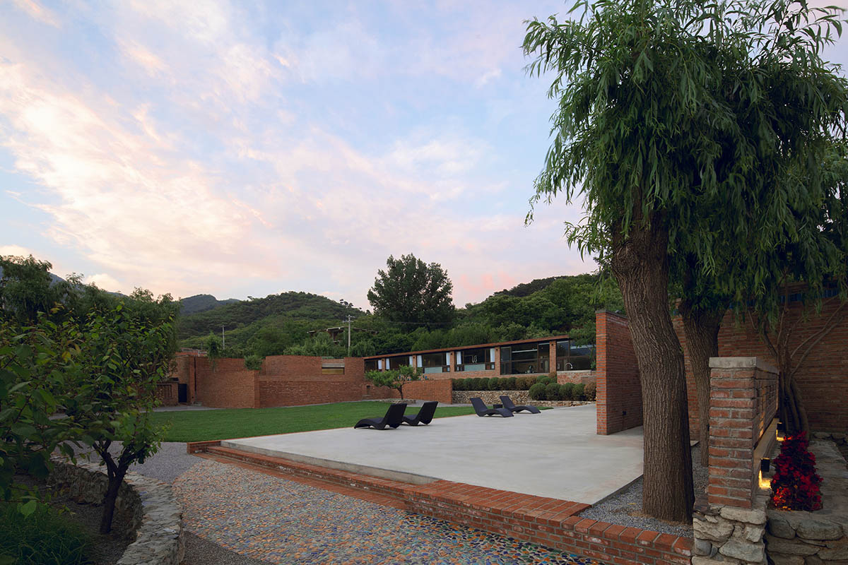 llLab.'s Brickyard Retreat Renovation references to the region's local craft history in Beijing