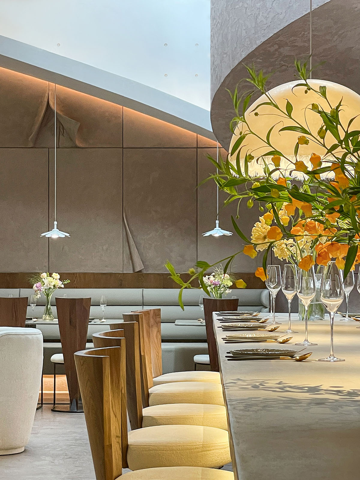 Liang Architecture Studio reflects natural forms and beauty of flowers in Tomacado restaurant