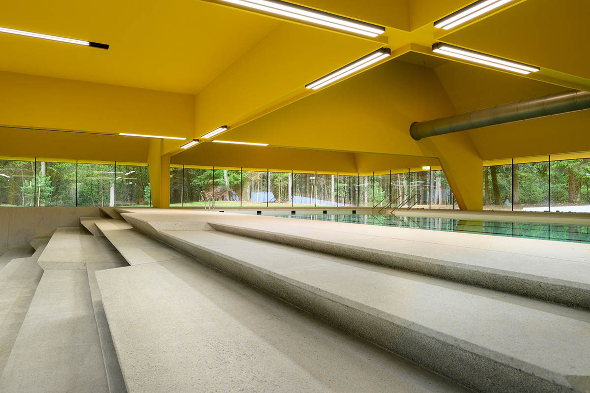 Enota completes swimming pool with low floating roof in Slovenia