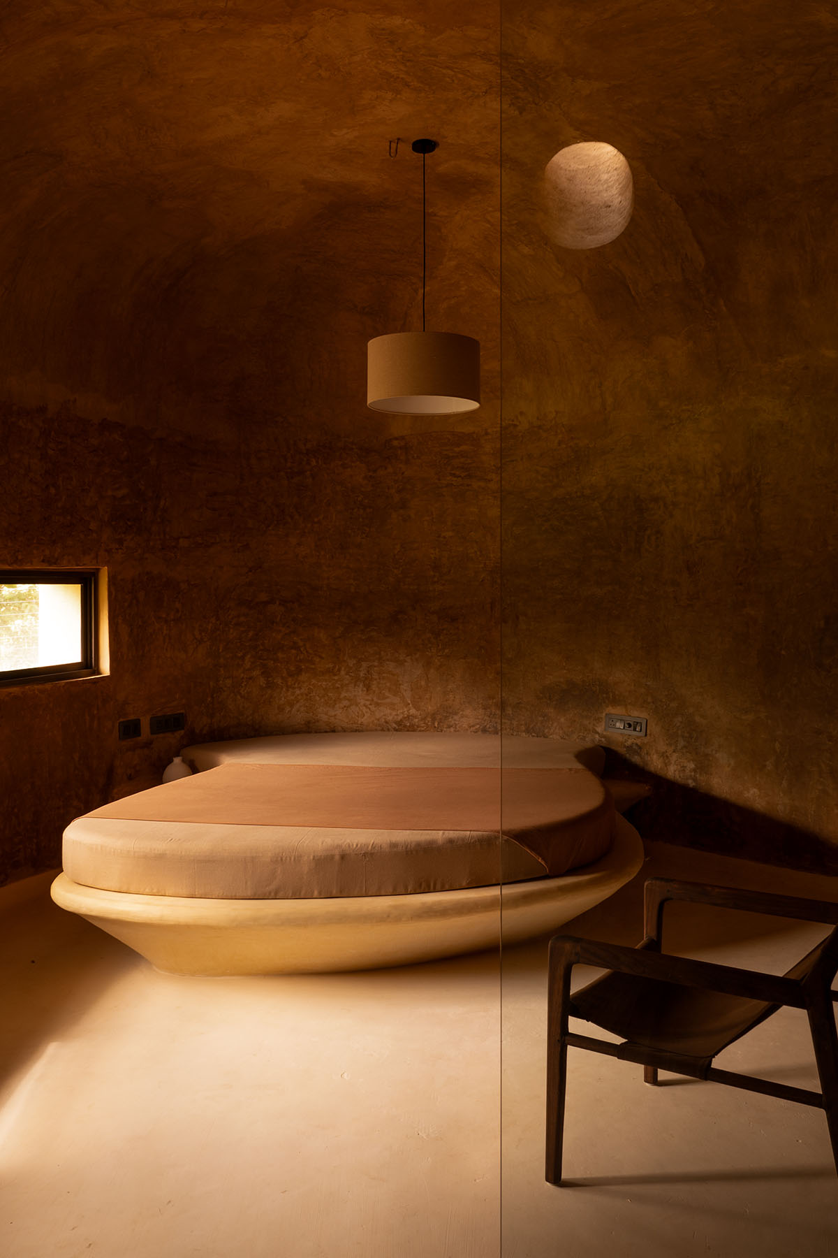 Cave-like farmhouse by Earthscape Studio provokes 