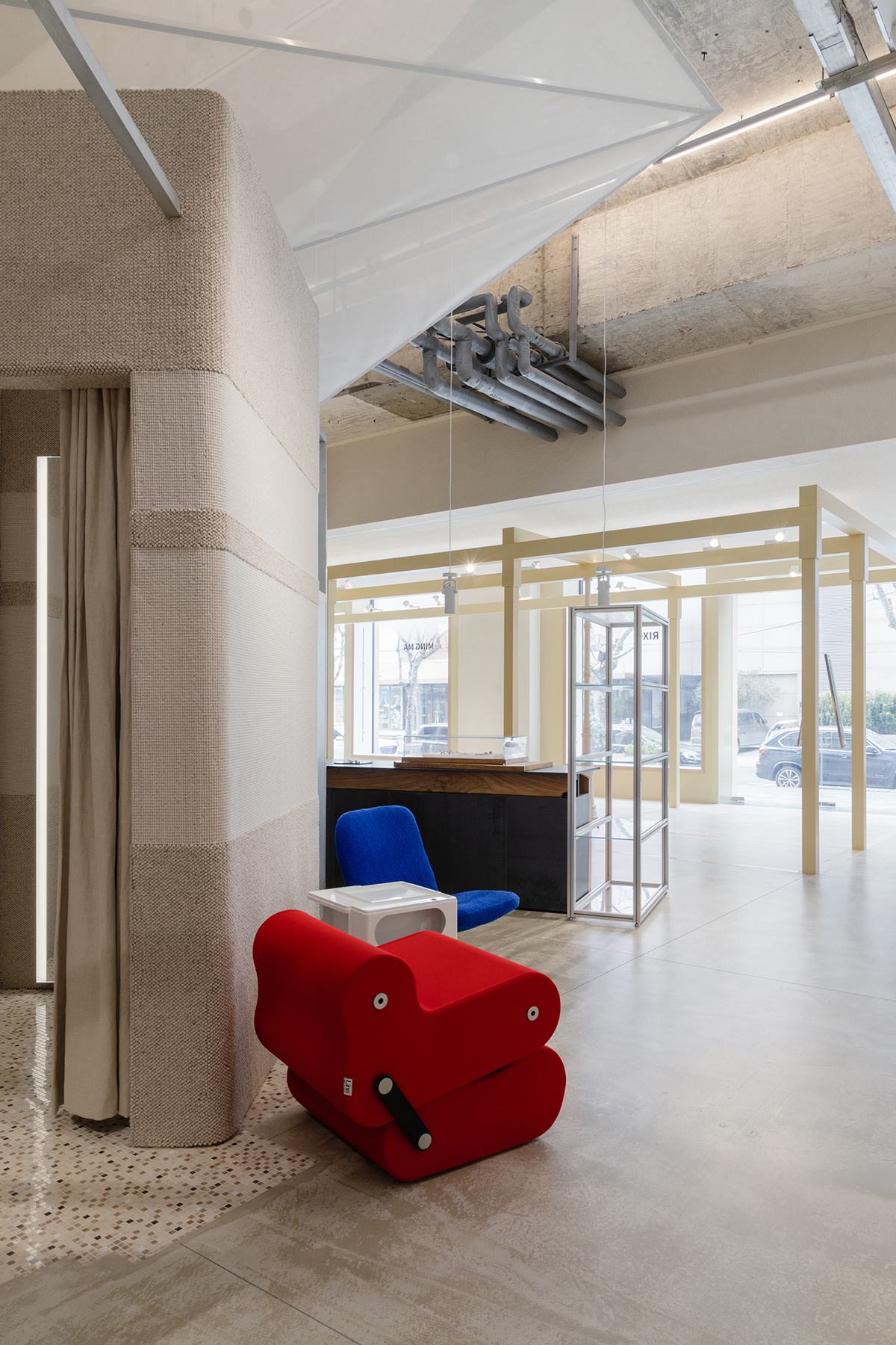 Sò Studio combines Live Artwork and Resident In for LOOKNOW Flagship Store in Shanghai 