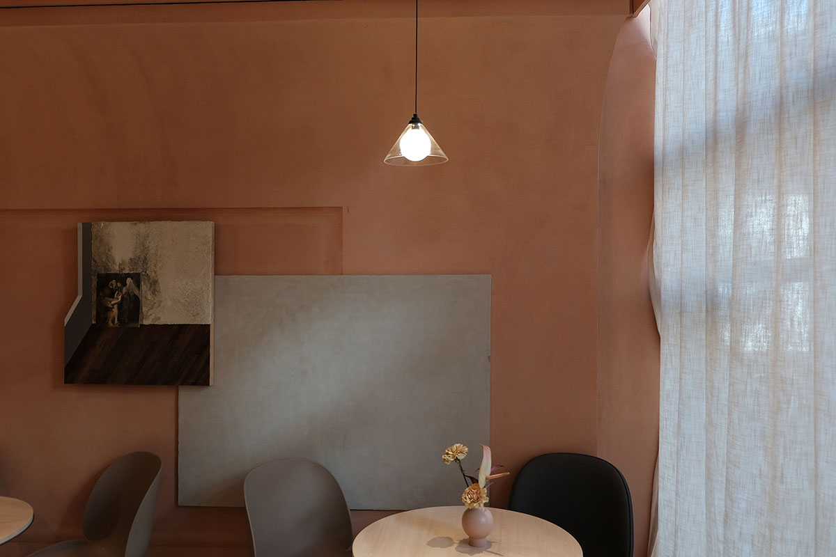 S&ograve; Studio combines metallic and pinkish-colored interior for Beijing store