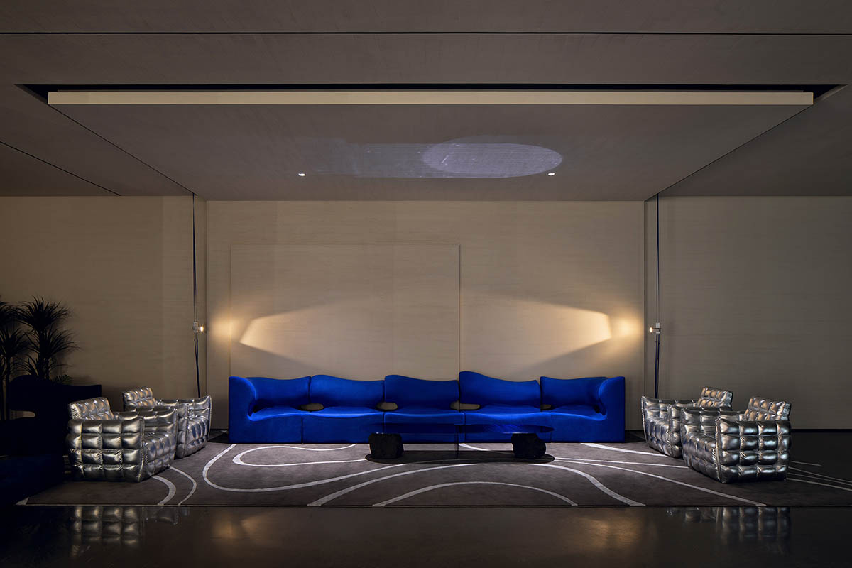 Experience center by HLD Art & Design infuses art and technology with rigid and soft curved lines 