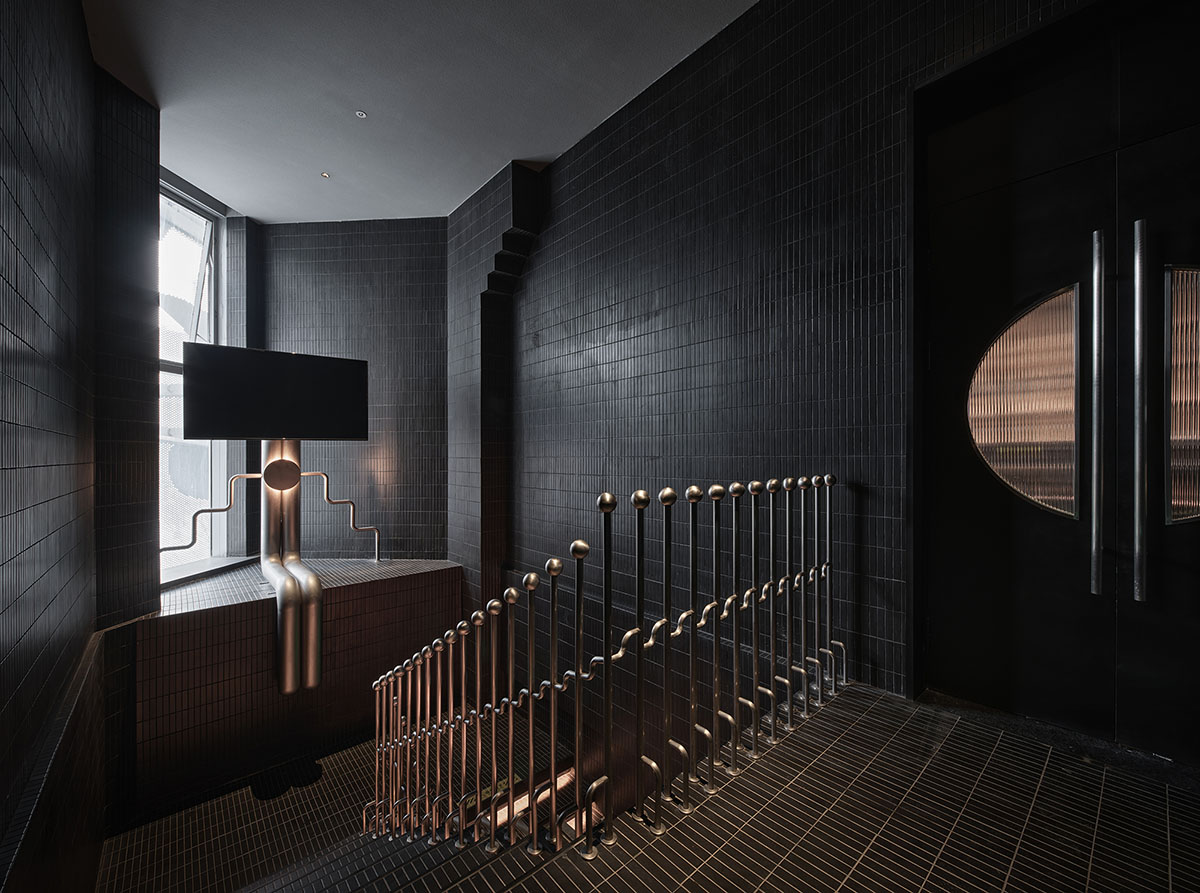 PIG Design sculpts restaurant building with diamond-shaped lines and retro effect in China