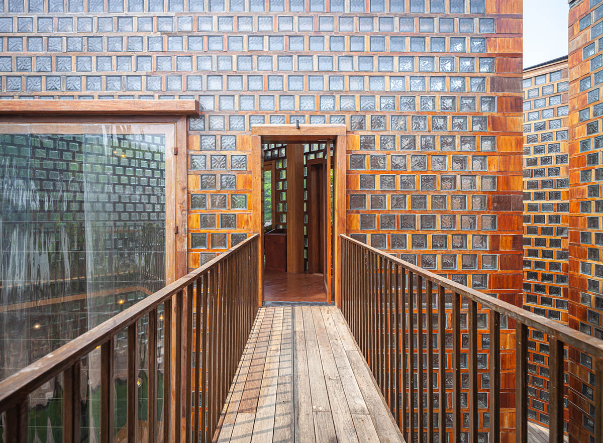 Five glass blocks with framed wood form this woman restaurant designed by Bangkok Project Studio