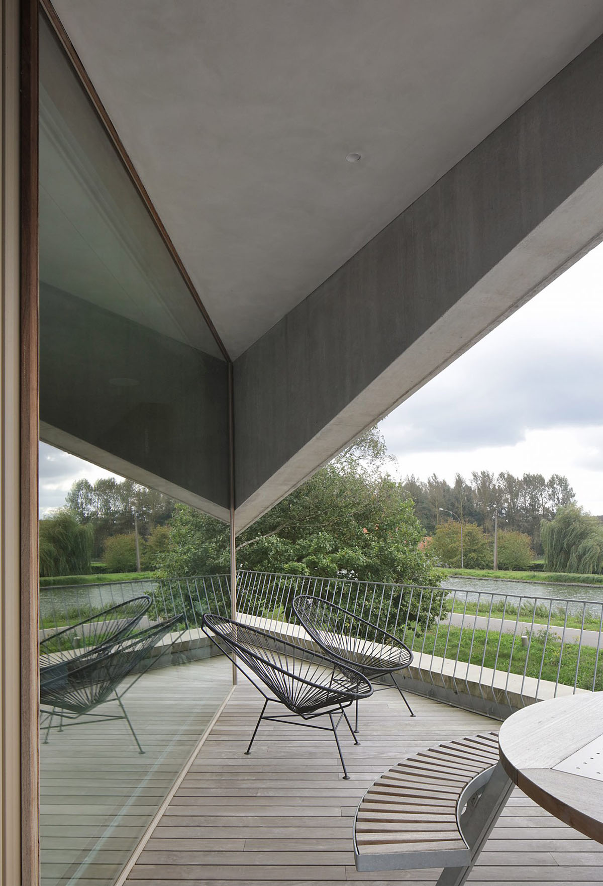 Belgian house by GRAUX & BAEYENS Architecten features asymmetrical angled concrete canopies