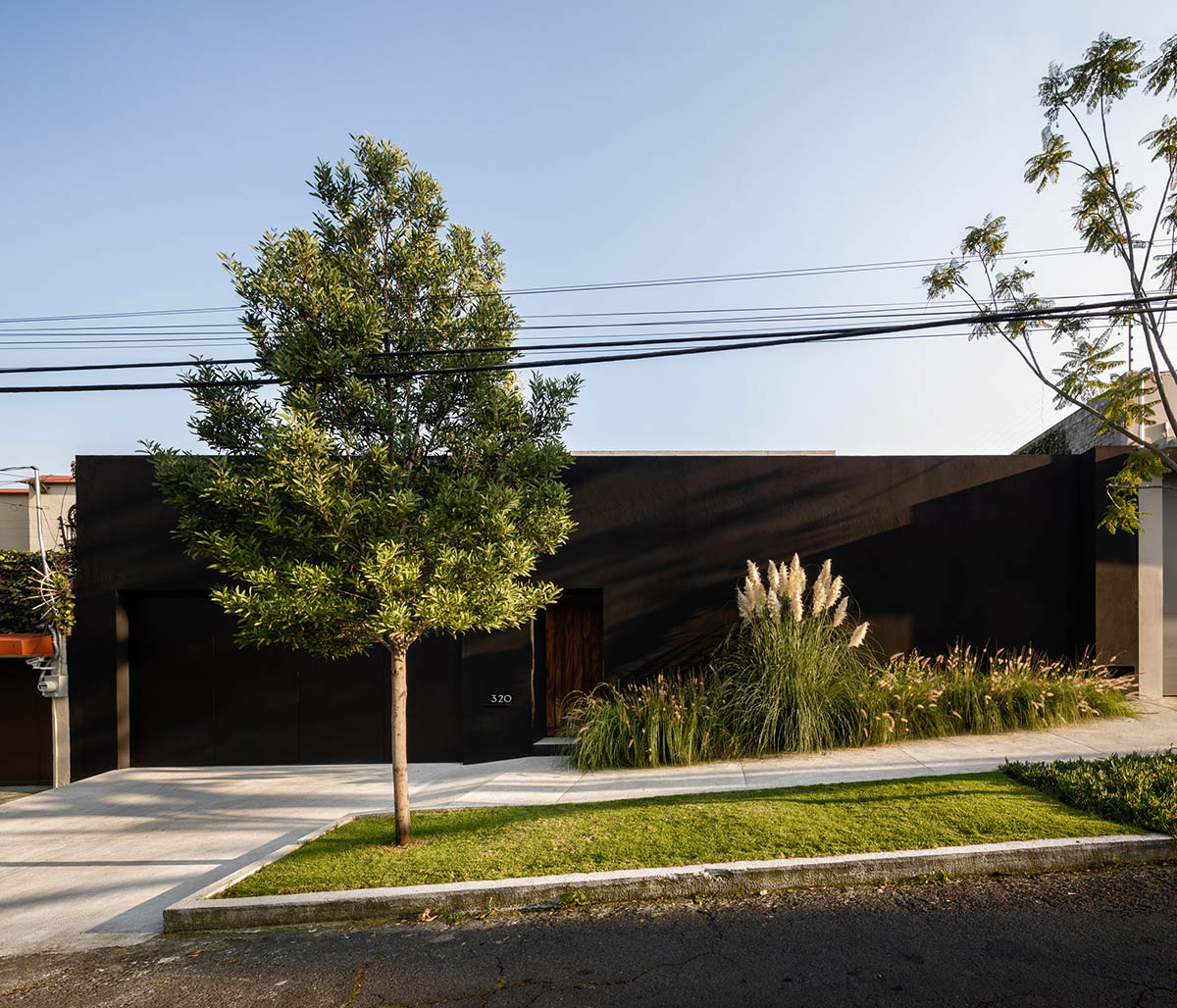 PPAA Arquitectos built compact concrete house with large private terrace in Mexico City