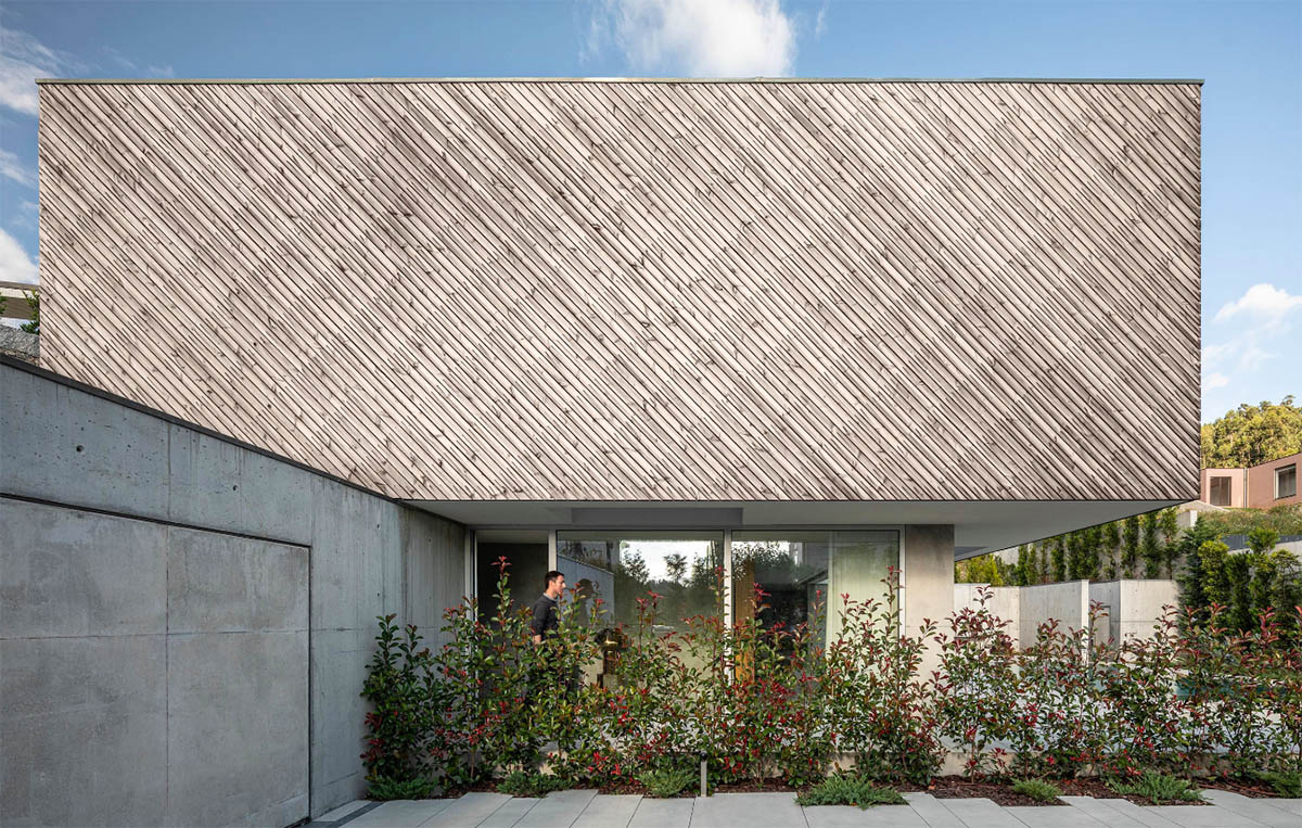 Rem'a Arquitectos built this rotating house according to site parameters in Portugal