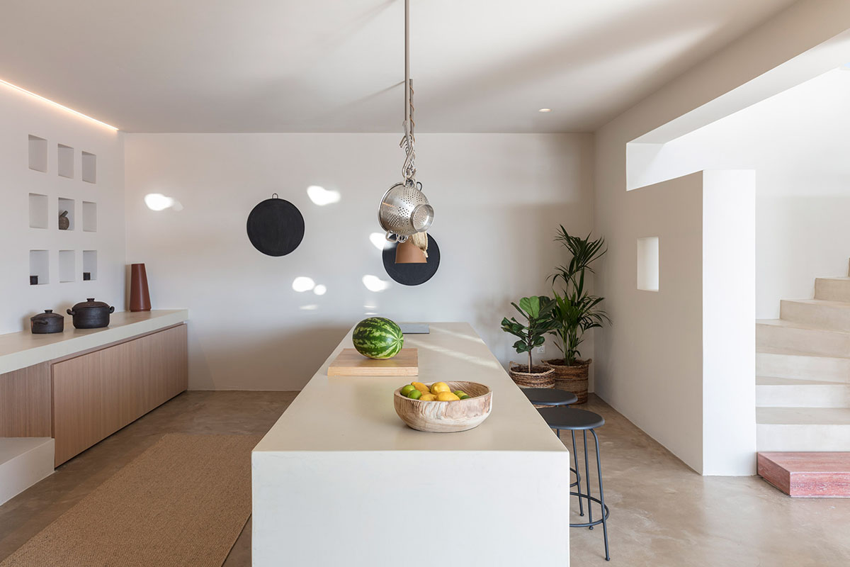 Kapsimalis Architects adds this summer villa featuring orthogonal lines to the Santorini Island