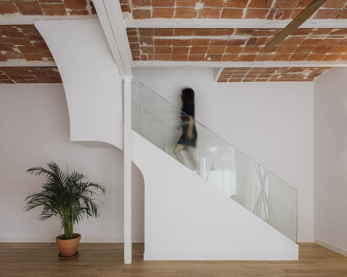 Zooco Estudio exposes Catalan vaults with bricks to renovate this historic house in Madrid