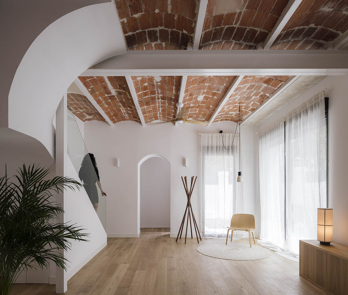 Zooco Estudio exposes Catalan vaults with bricks to renovate this historic house in Madrid