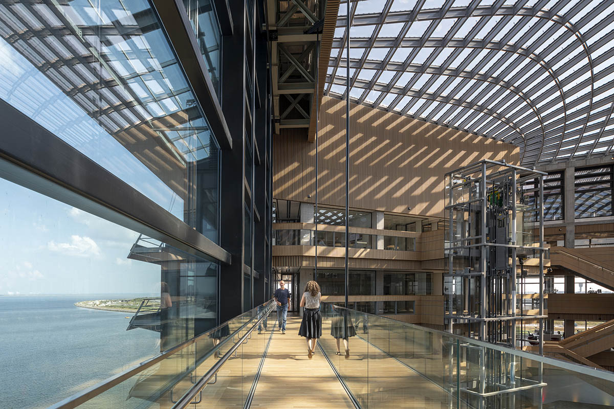 Foster + Partners completes Ferring Pharmaceuticals with cantilevered roof canopy in Copenhagen