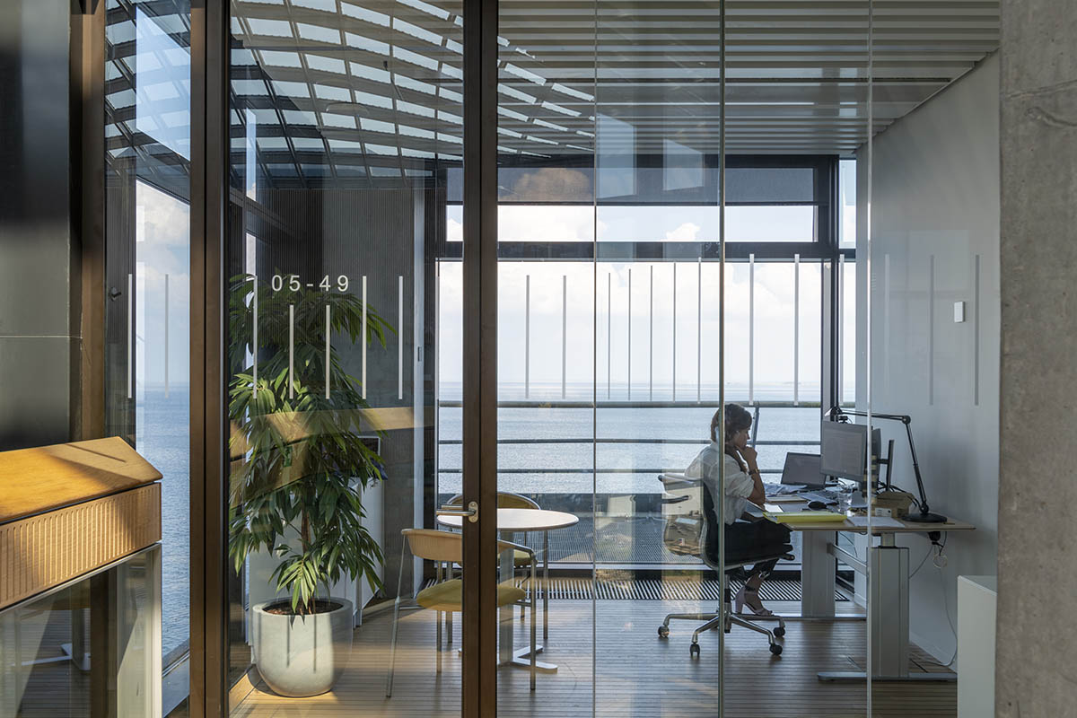 Foster + Partners completes Ferring Pharmaceuticals with cantilevered roof canopy in Copenhagen