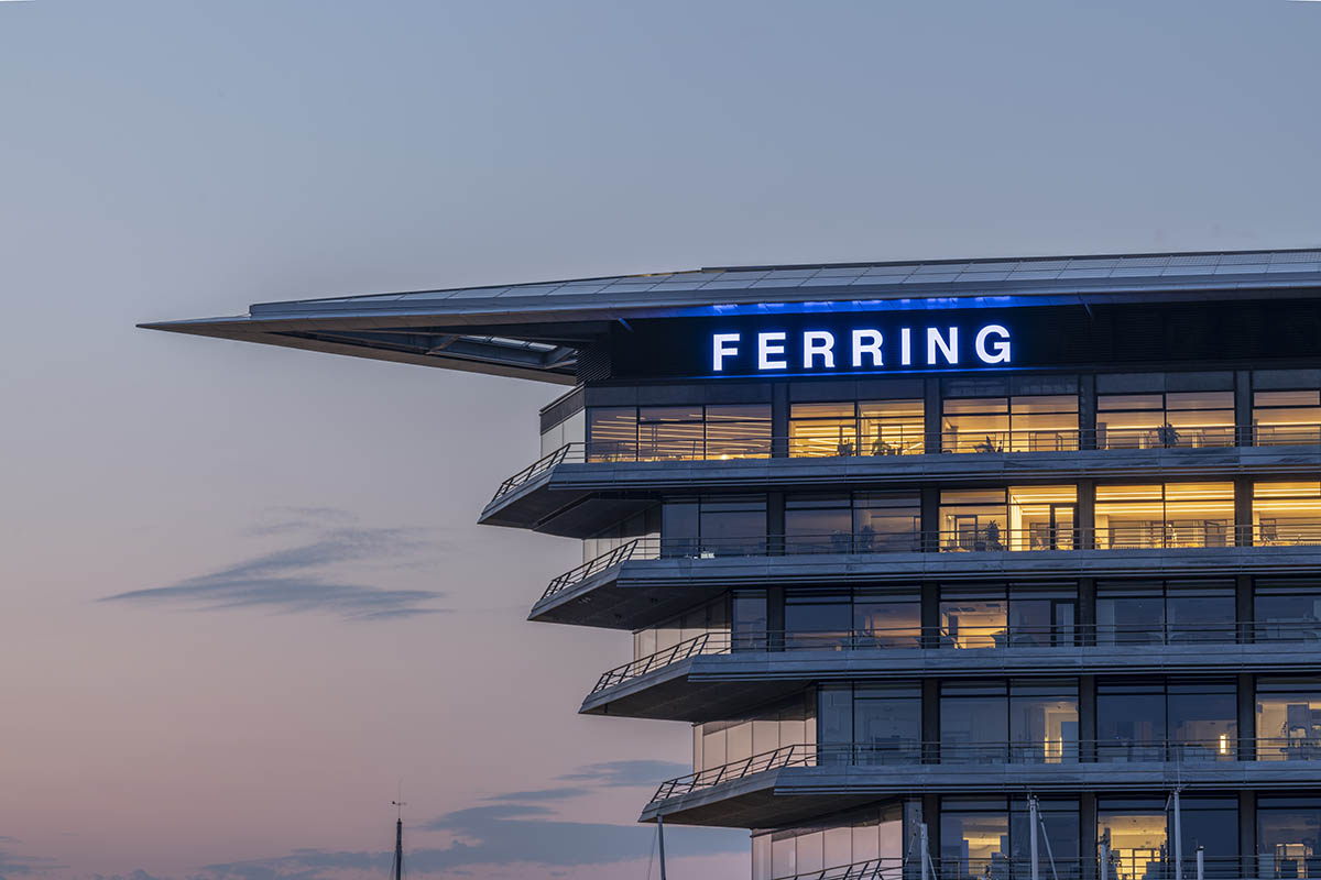 Foster + Partners completes Ferring Pharmaceuticals with cantilevered roof canopy in Copenhagen