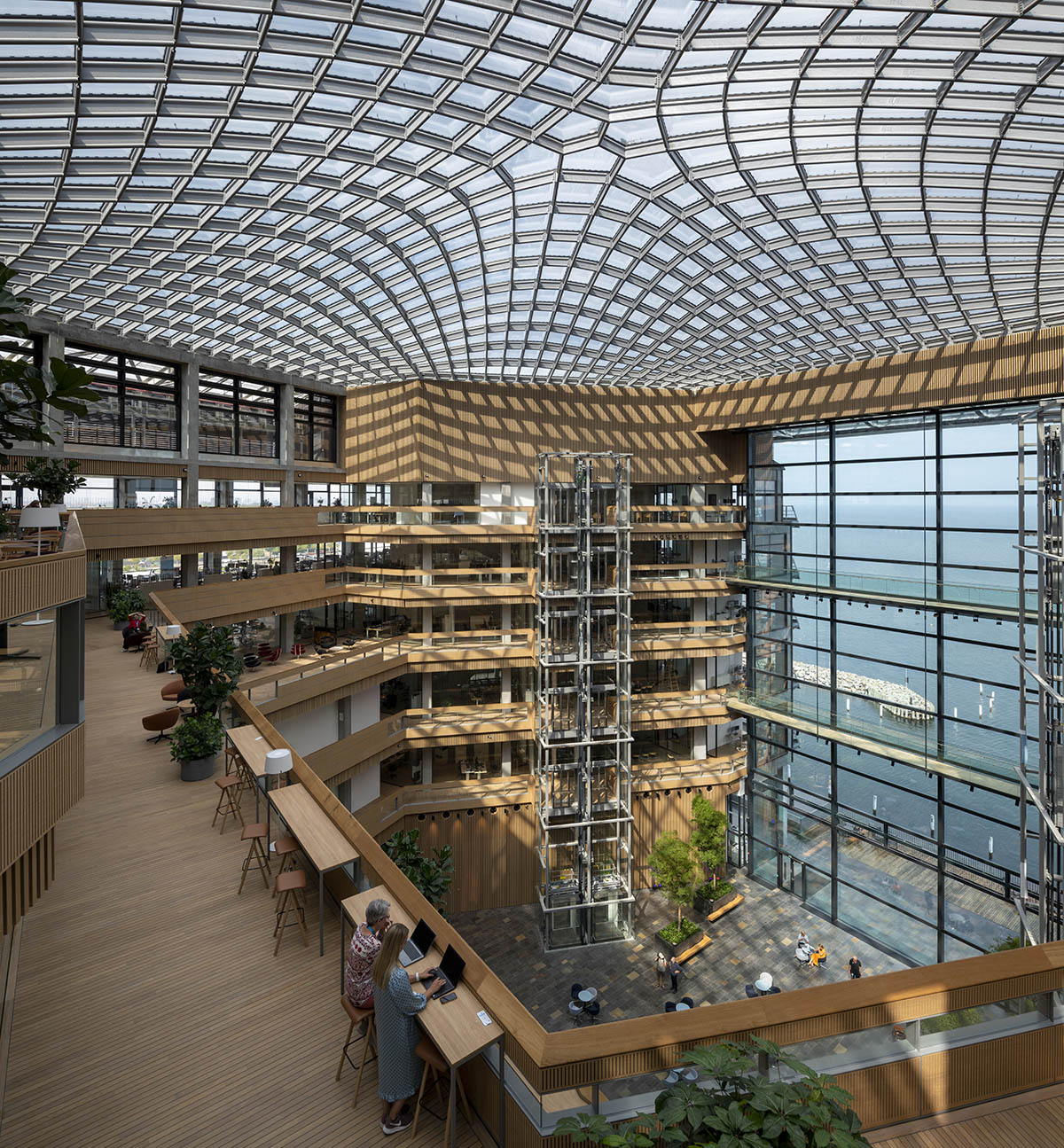Foster + Partners completes Ferring Pharmaceuticals with cantilevered roof canopy in Copenhagen