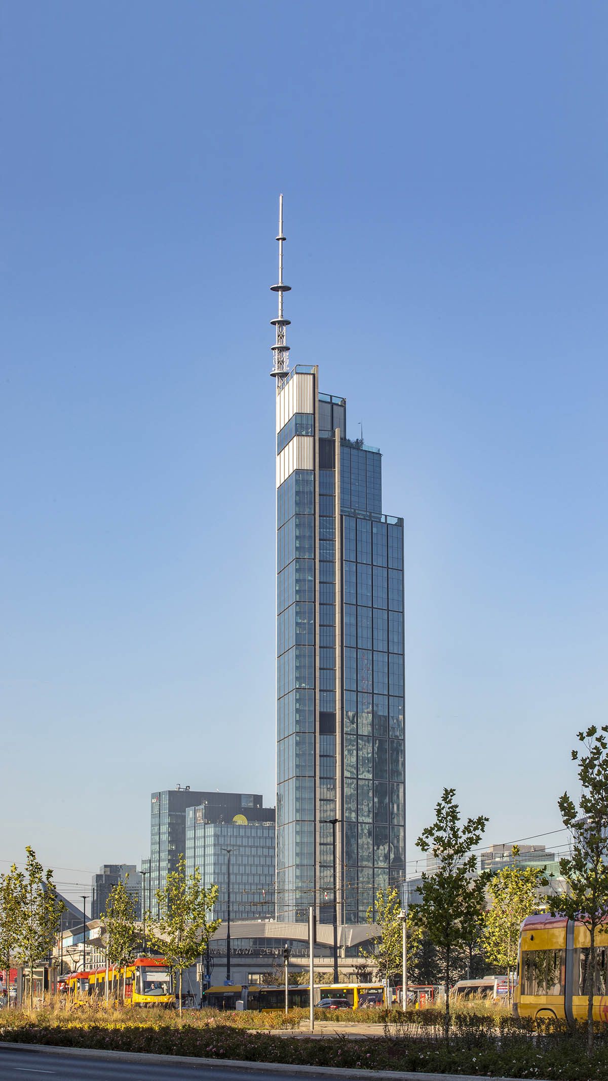 Foster + Partners completes EU’s tallest building in Warsaw