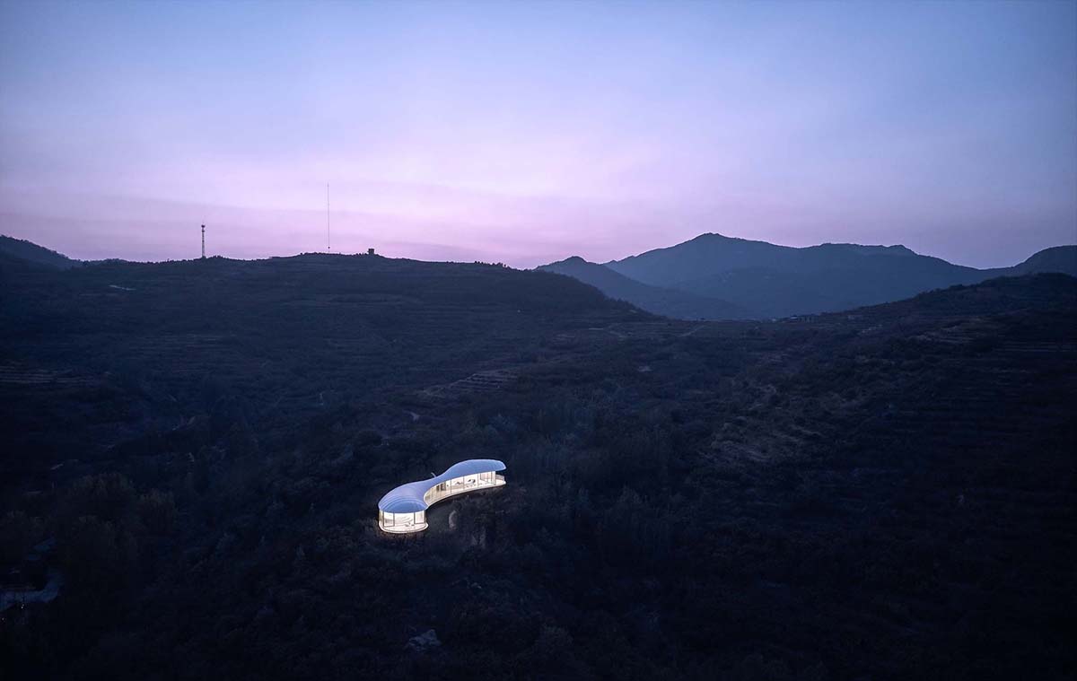 gad·line+ studio created could-like transparent and light reading space hovering in the mountains