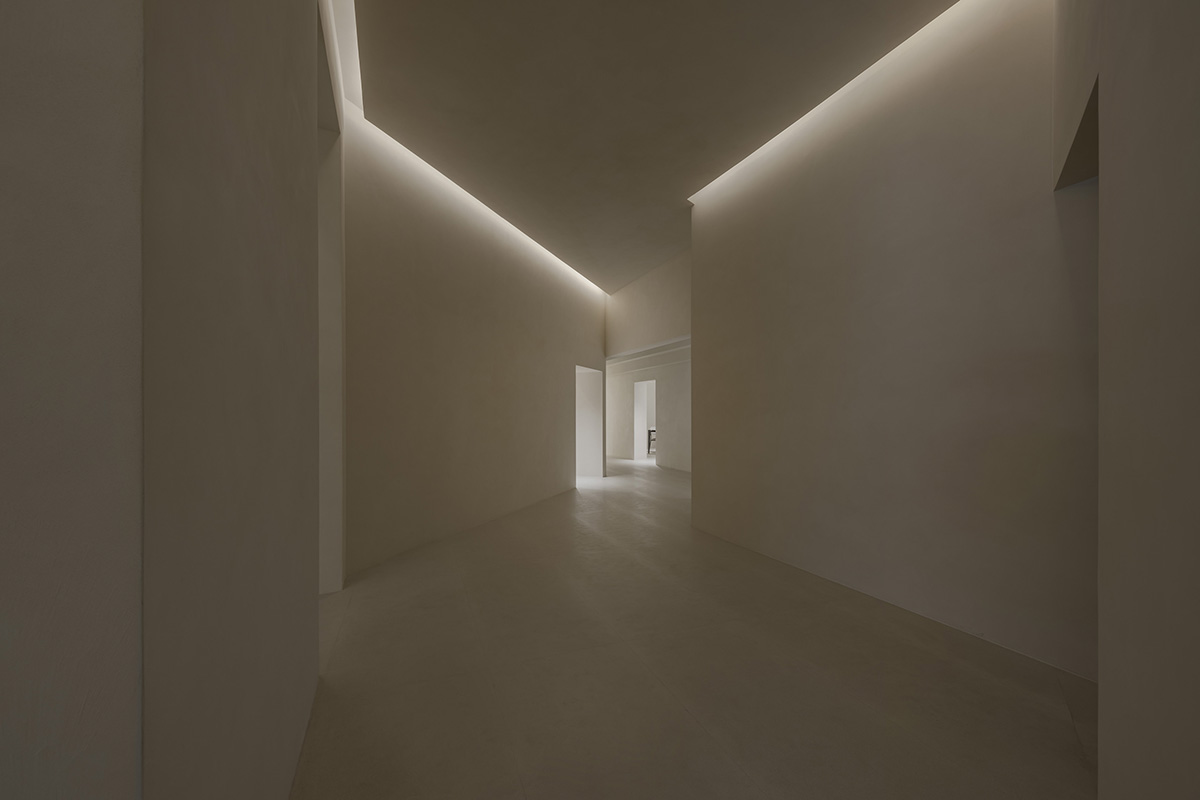 Simple Cuisine Gallery mimics waterfalls, with flowing facades that evoke water movement in China 