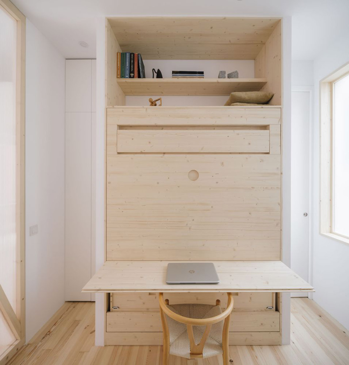 P+S Estudio de Arquitectura renovates Madrid's old apartment with moveable polycarbonate walls 