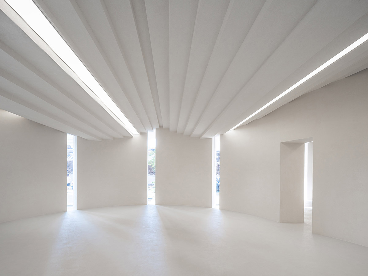 Simple Art Museum features wave-like roof mimicking rippling waters in Hefei