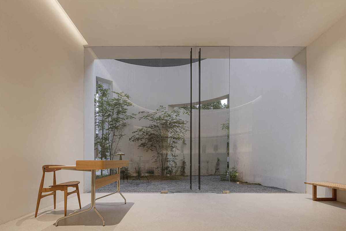 HAS design and research built a museum featuring curved walls resembling landscape caves 