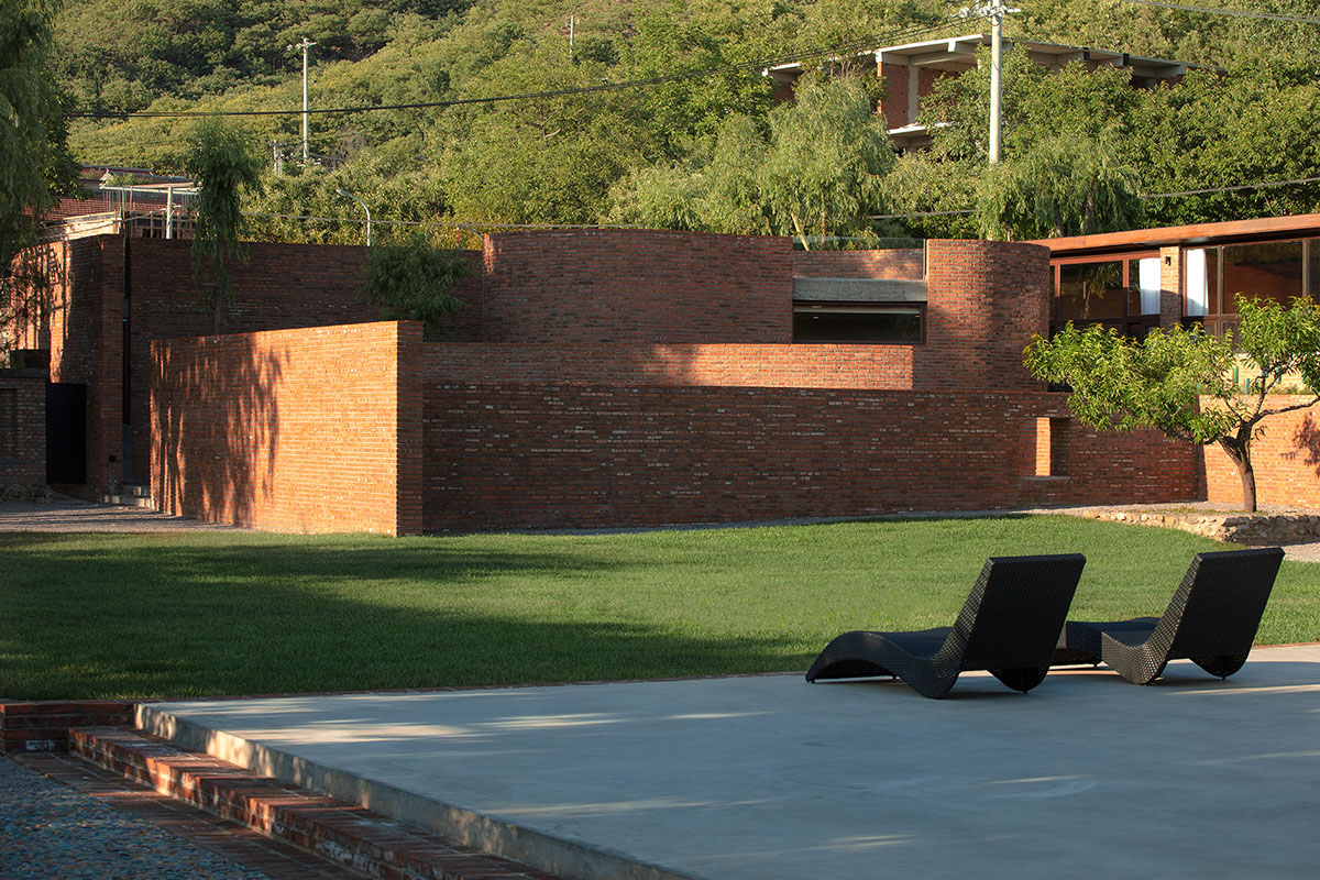 llLab.'s Brickyard Retreat Renovation references to the region's local craft history in Beijing