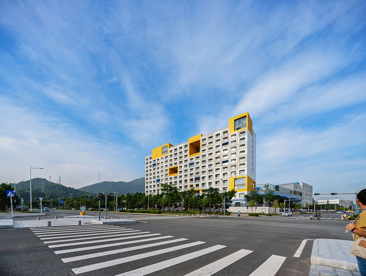Crossboundaries completes colourful Jinlong prefab school in Shenzhen