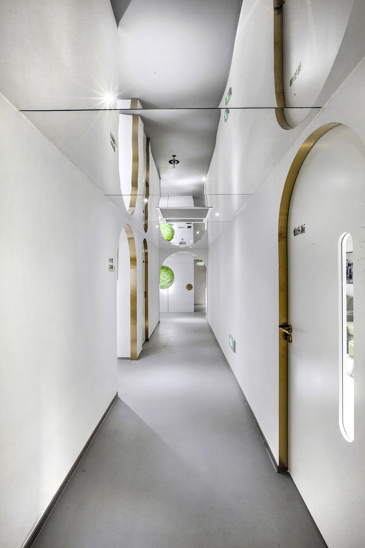 Towodesign uses metallic colors and golden pieces to create a retro atmosphere for this health store