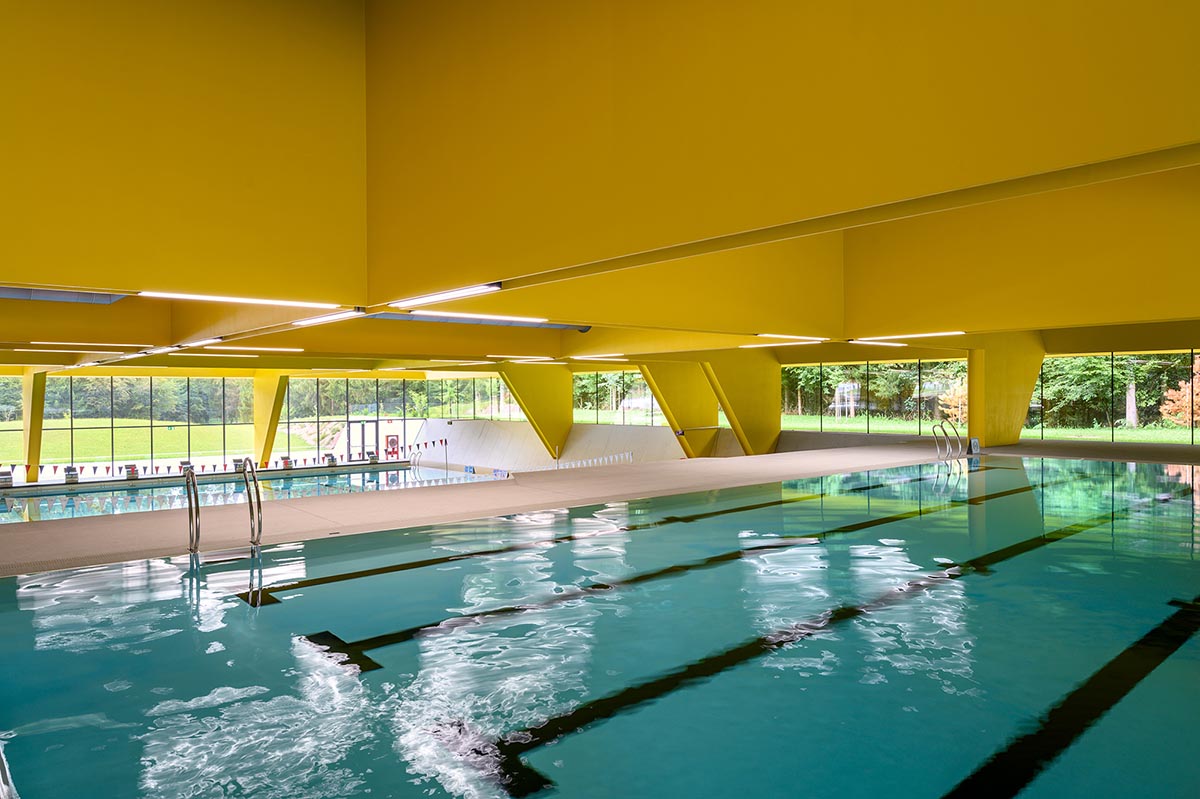 Enota completes swimming pool with low floating roof in Slovenia