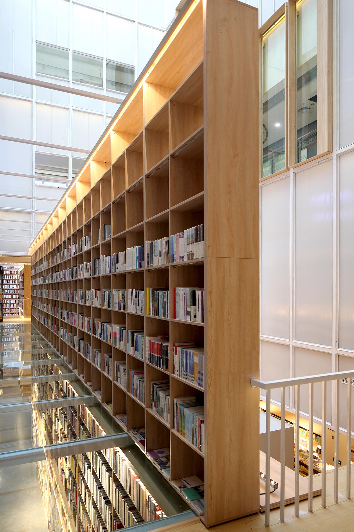 y.ad studio designs Yuanping Meijing Bookstore hidden in daylighting atriums in China