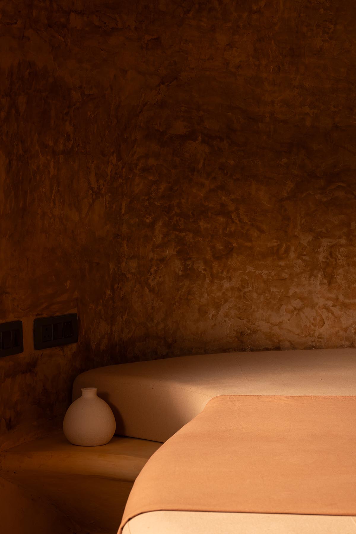 Cave-like farmhouse by Earthscape Studio provokes 