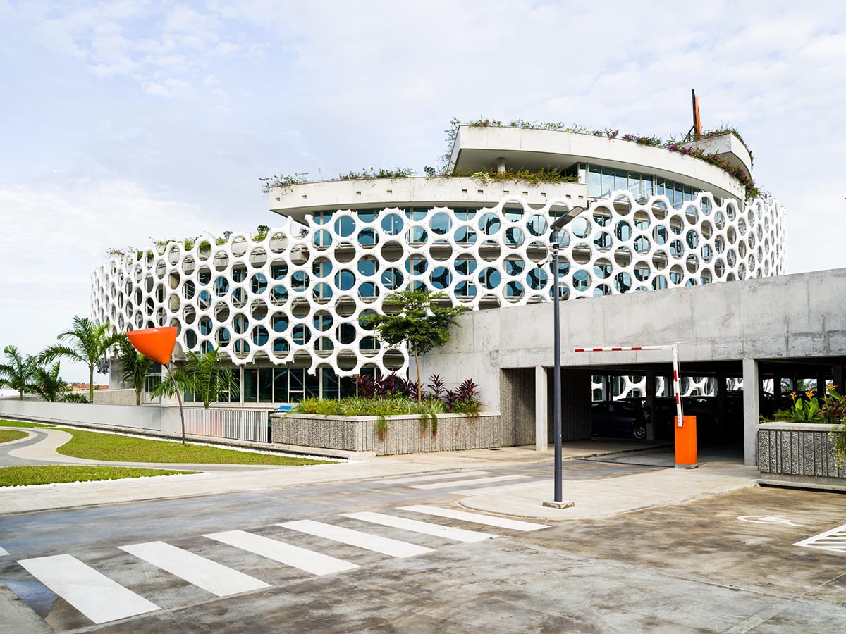 Новая штаб-квартира Orange Village в Абиджане, Кот-д'Ивуар, от Koffi & Diabaté Architects.