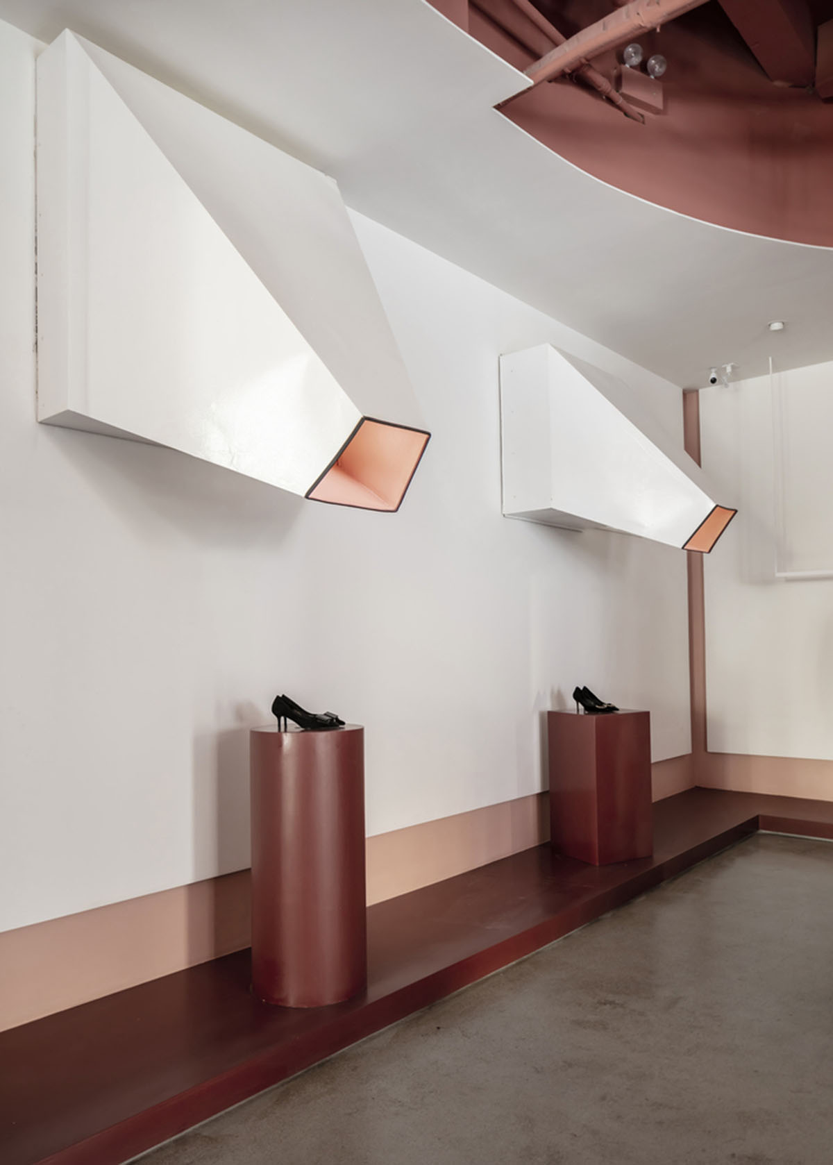 Boundary Space Design creates pinkish and romantic interior for fashion store in Xi'an