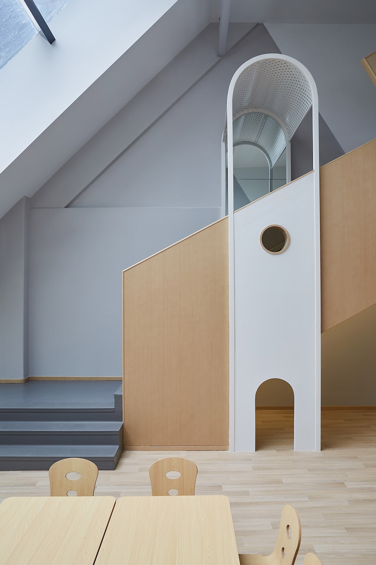 ELTO Consultancy's kindergarten features metallic curved slide to create interactive space