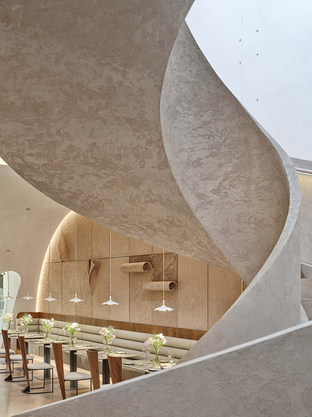 Liang Architecture Studio reflects natural forms and beauty of flowers in Tomacado restaurant