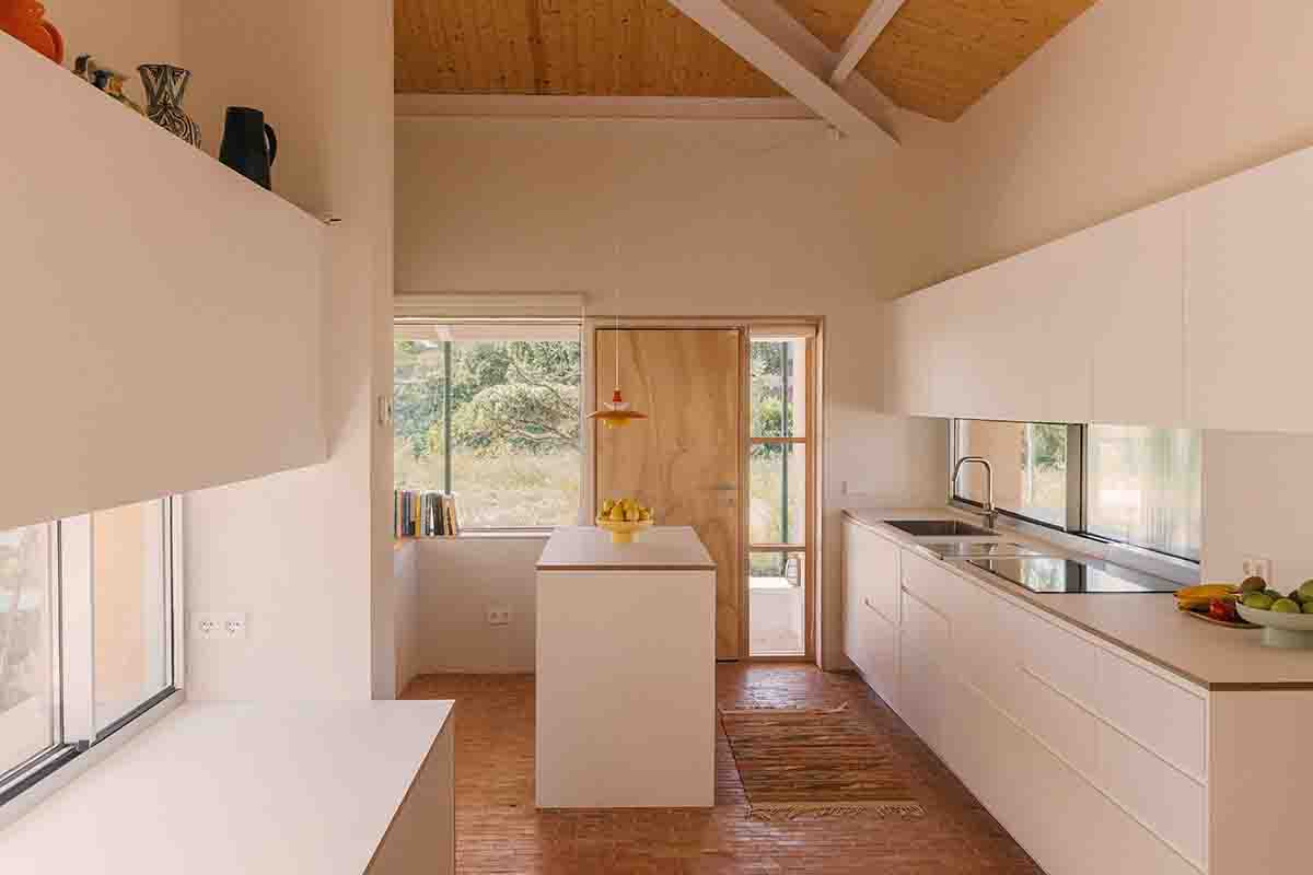 This house interacts with light and space, dimming to create a harmonious architectural experience