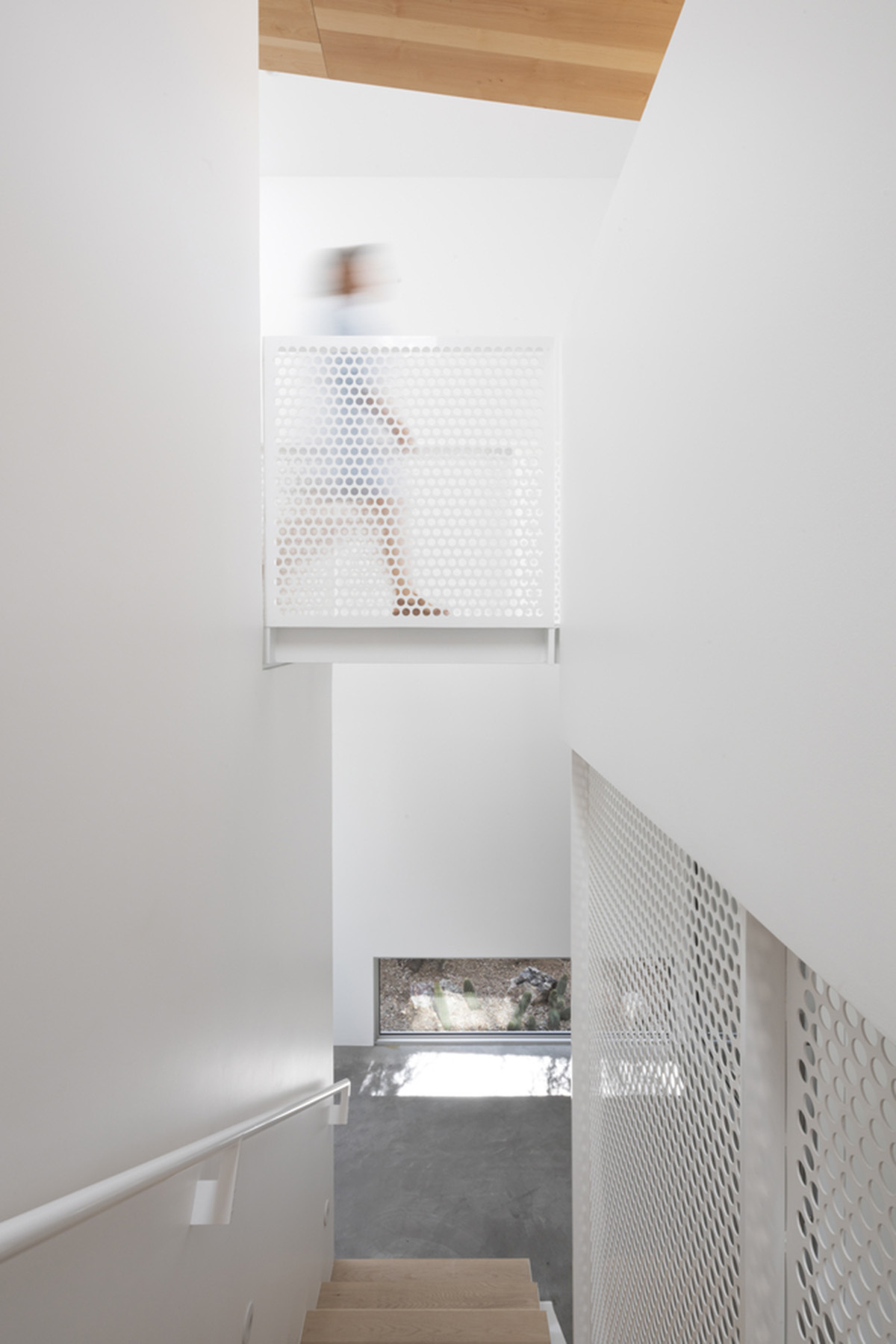 HK Associates Inc frames desert oasis with Ventana House featuring geometric protrudings in Tucson