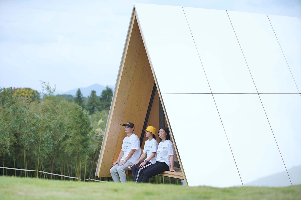 Wiki Tribe cabins, made of modular wooden system, have been built with local participants in Huzhou