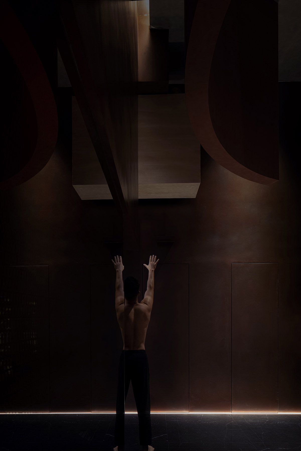 AD ARCHITECTURE creates surreal and dramatic space for WU Club restaurant and club in Guangdong