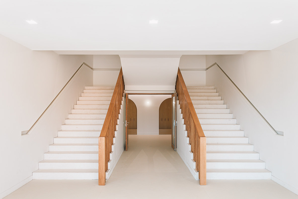 Low-lying school by Amelia Tavella Architectes acts like a fossil building in France 