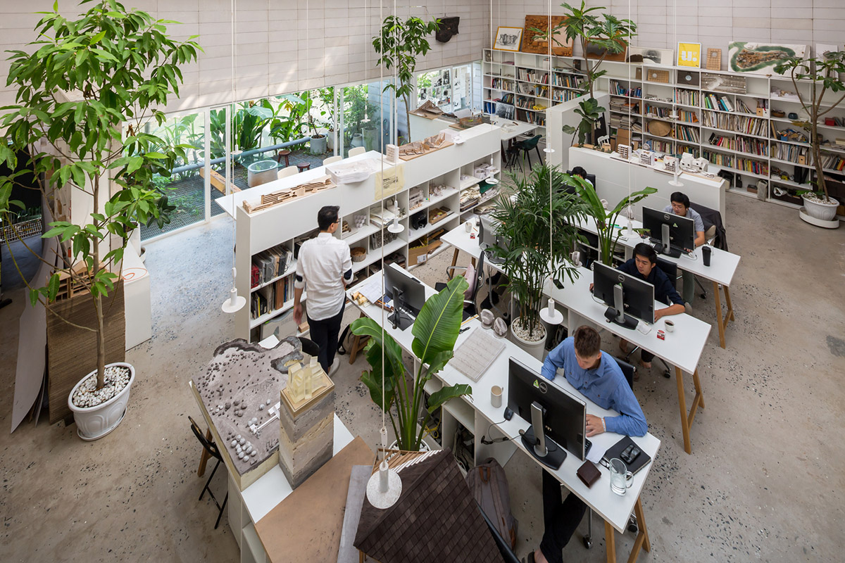 An office in Vietnam protects its own micro-climate with continuous spaces and internal courtyards