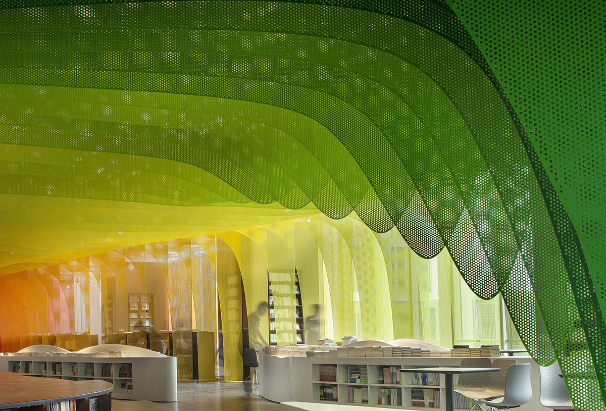 Wutopia Lab completes Zhongshu Bookstore in China with undulating metal panels
