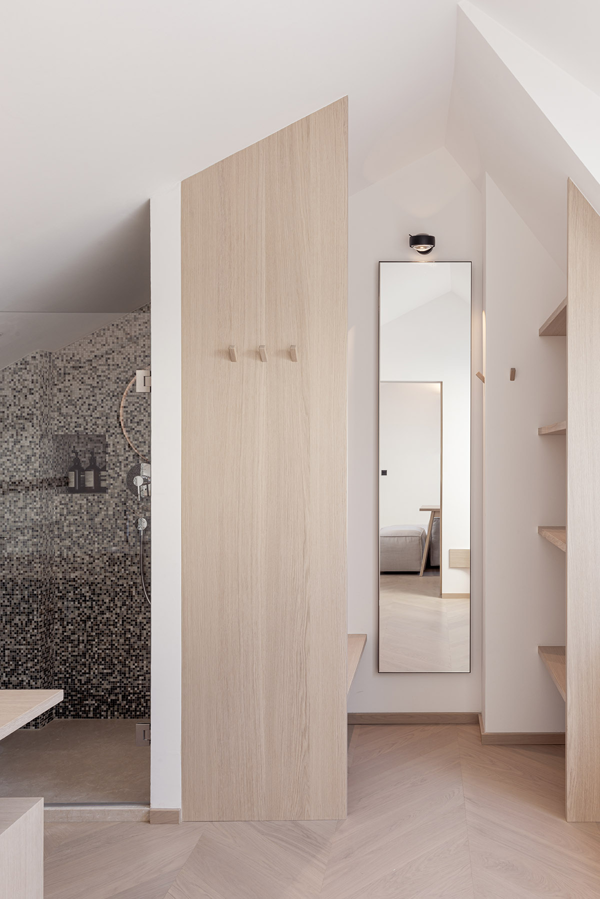 noa* converts 18th century hotel in Paris into an apartment with curved lines and scent of wood