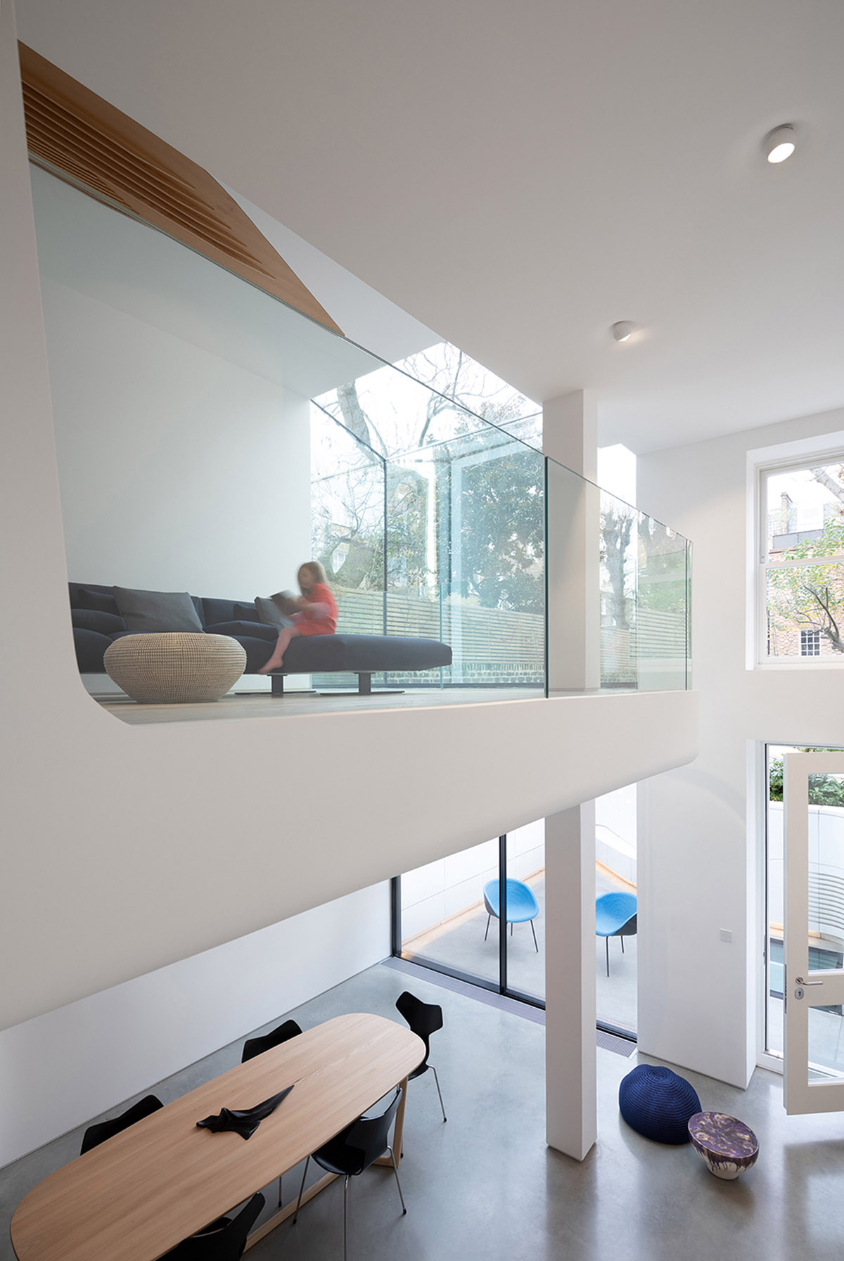 FLOW Architecture carves out old Victorian house in London and brings light with fluid interventions